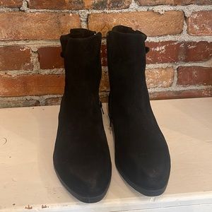 Cougar black suede booties size 9